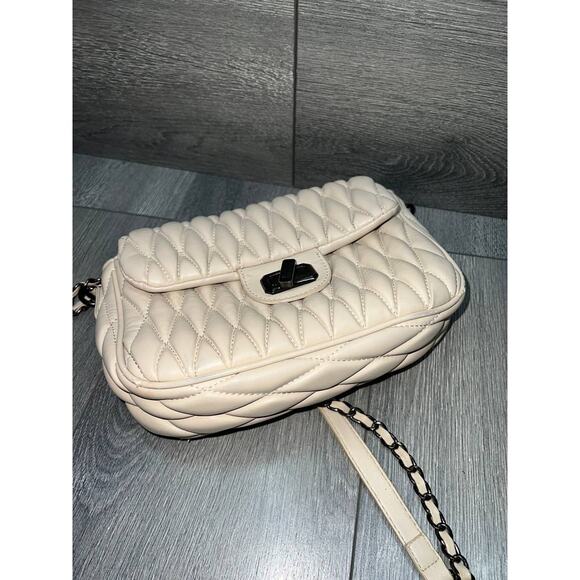 Badgley Mischka Gray Mini chain Quilted beige Crossbody Bag B000669 - Picture 8 of 10